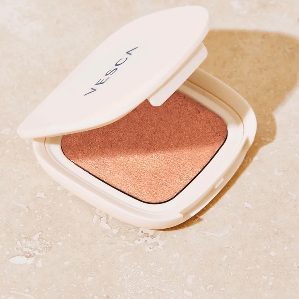 Vesca Stargaze Luminous Glow Highlighting Powder in Wonder, a rose gold shade